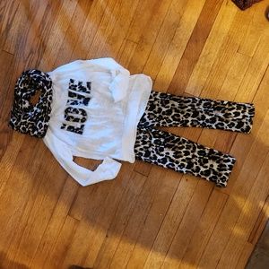 Light weight animal print set